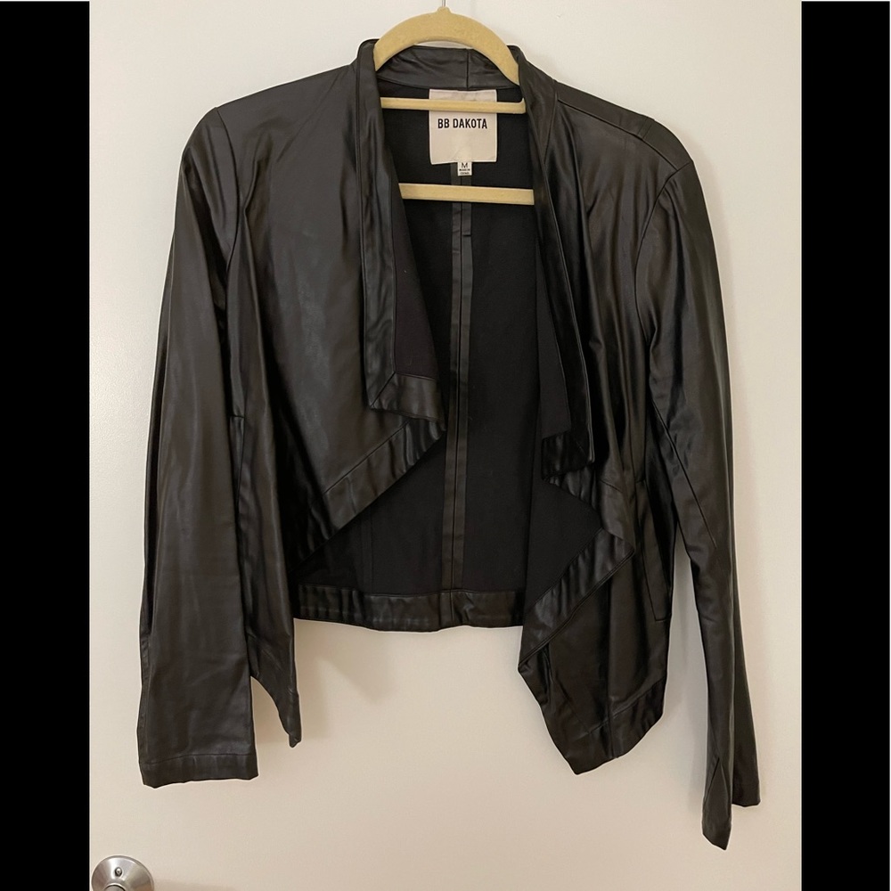 BB DAKOTA BLACK FAUX LEATHER DRAPE COLLAR JACKET